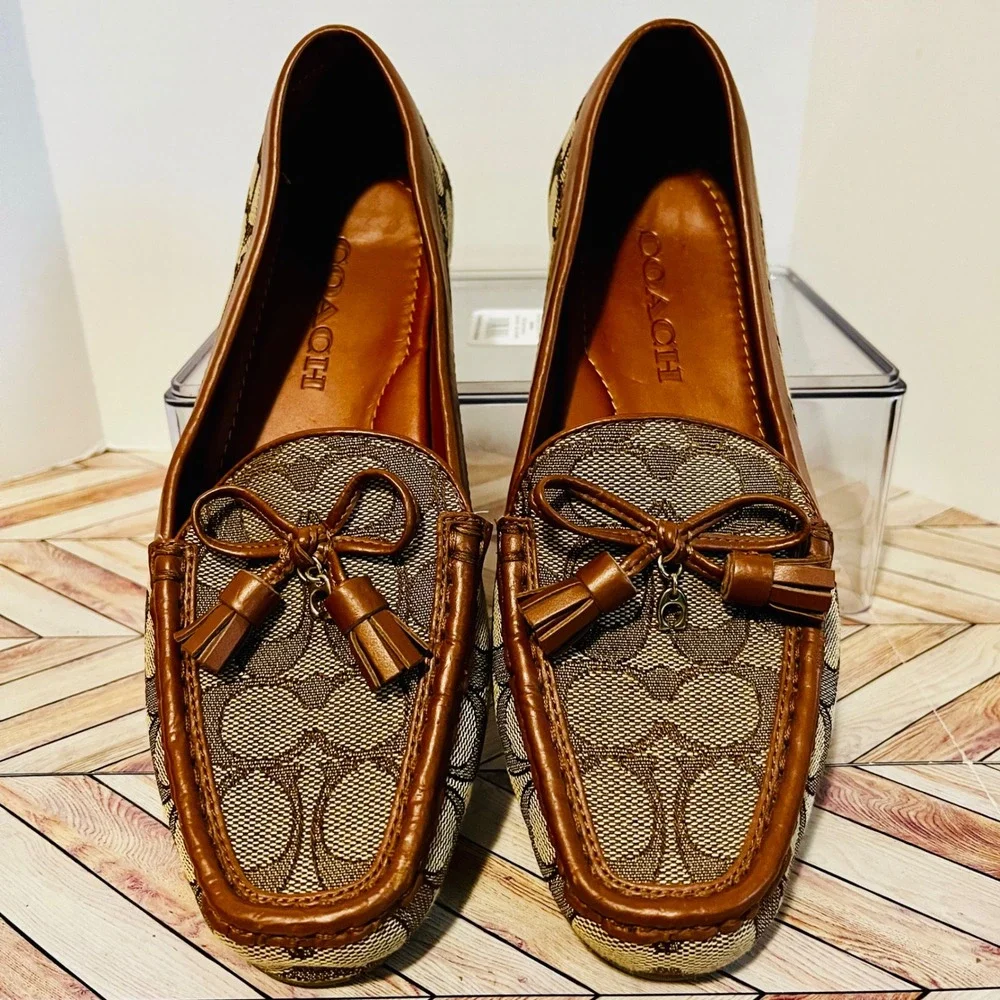 Coach excellent used